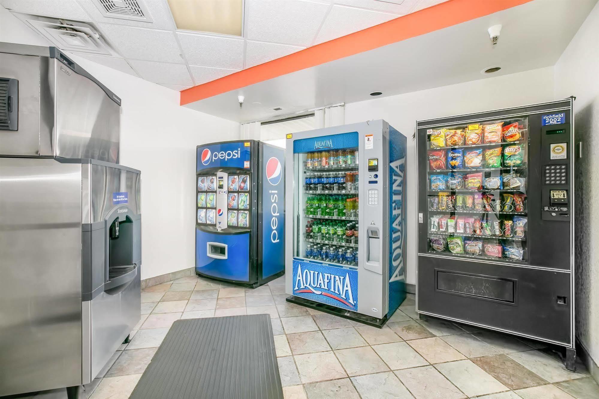 Motel 6 Minneapolis Airport - Mall Of America Экстерьер фото